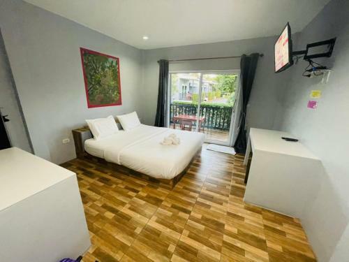 Hotel Baan Ruay Suk Resort, Lopburi