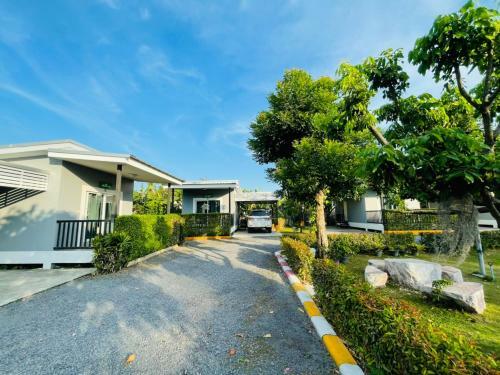 Hotel Baan Ruay Suk Resort, Lopburi