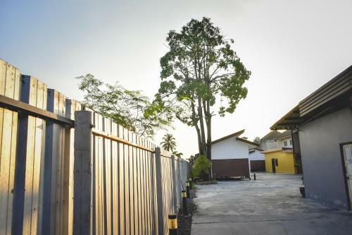Hostal The Garden Town Residences