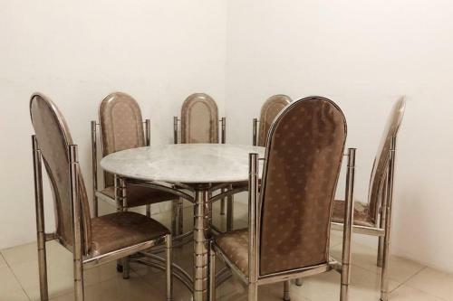 Hotel Koolkost @ Wiyung (Minimum Stay 30 Nights)