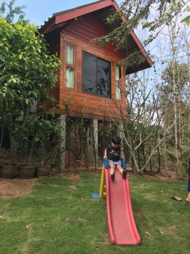 Settee Homestay
