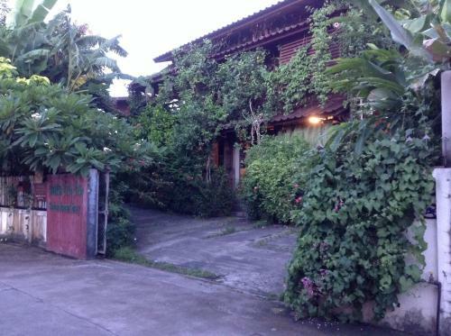 Banban Nannan Library And Guesthome
