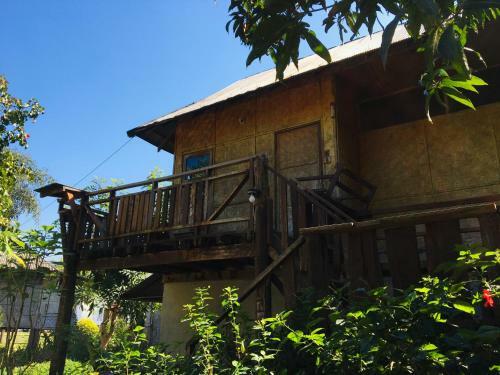 Golden Hut -chill Bungalows In Town??????????