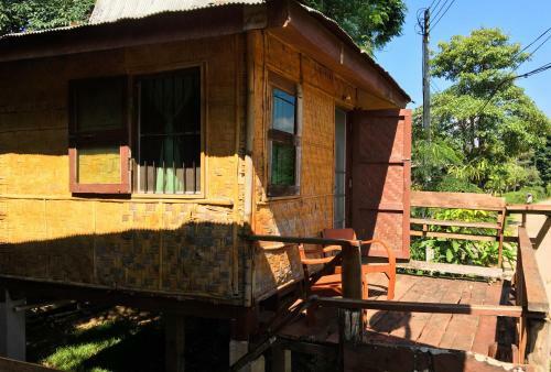 Golden Hut -chill Bungalows In Town??????????
