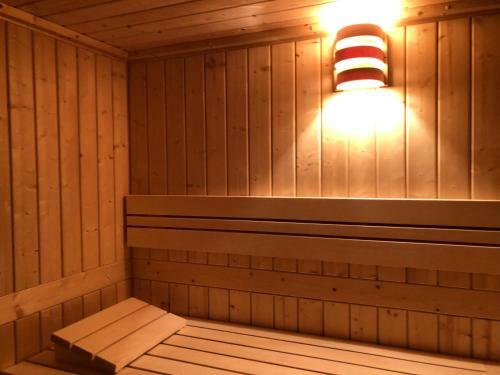 Gro�z�giges Reetdachhaus An Der Nordsee