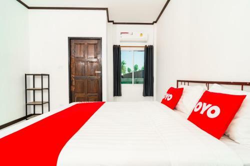 Hotel Vaccinated Staff - Oyo 533 Runya Poolvilla