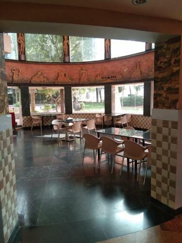 Hotel Mayura Pavithra Yediyur