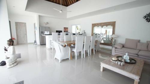 Villa Anaku