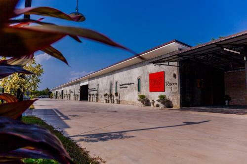 Hotel The Sun Resort Ratchaburi