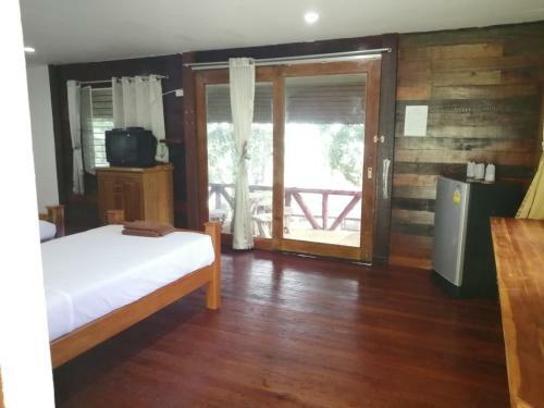 Hotel Jansom Beach Resort