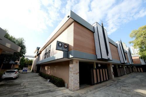Oyo 477 Sriracha Hotel And Spa