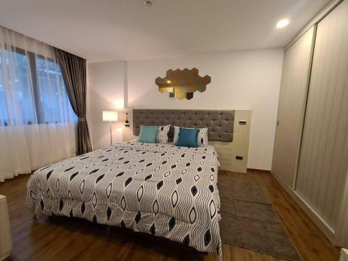 Apartamento 2br Service Condo In Sriracha