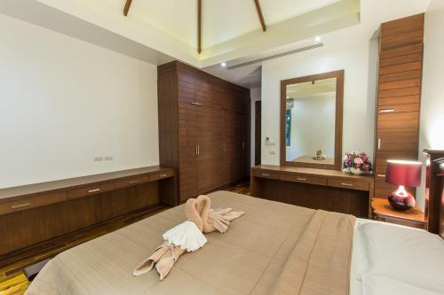 Luxury Pool Villa Nai Harn 1