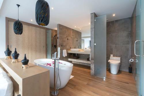 La Belle Pool Villa Phuket - Tropical Modern Living