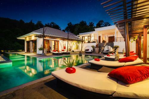 D-lux 4 Bed Sea View Villa With Private Beach