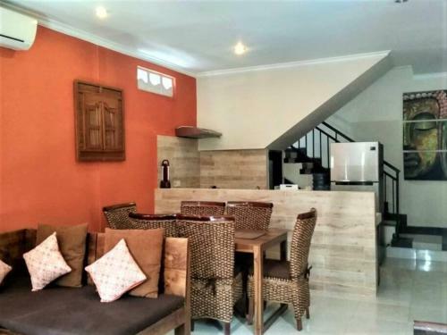 Legian 6 Bedroom Villa - Location Plus - Dewi