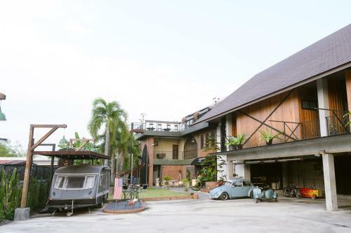 Dream Factory Hotel