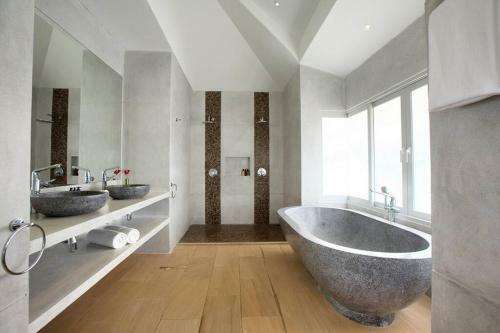 5 Bedroom Luxury Sea View Villa Moon