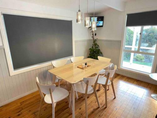 Quiet, Cozy And Calm 3 Bedroom House.