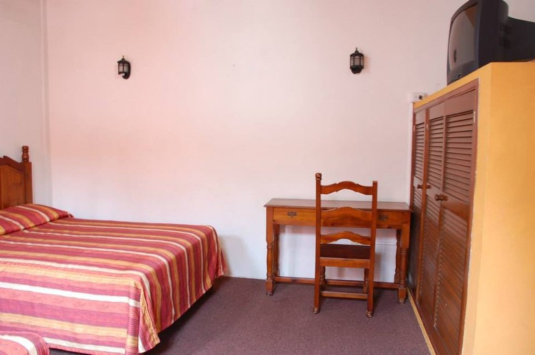 Mes�n Real Hotel & Suites