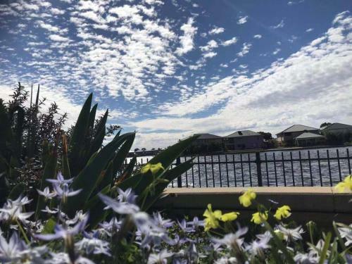 Waterfront Grand Villa For Big Group