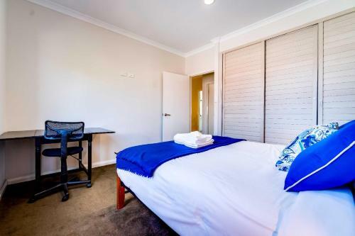 South Perth Family Gem Parking, Stroll To River