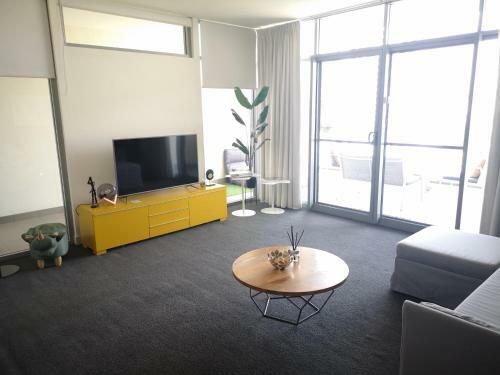 Luxe Furnished City Skyline Views