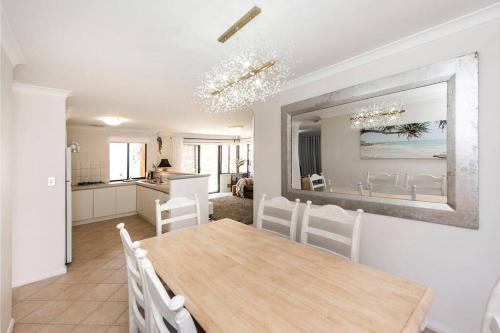 Scarborough Villa On Duke - Executive Escapes