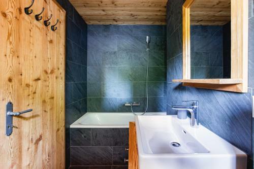 Fabulous Luxury Spa Chalet W. Jacuzzi Sauna