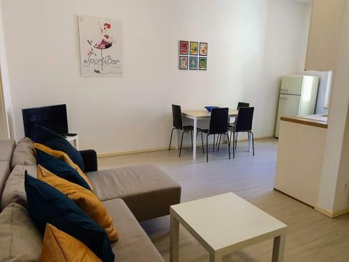 Spacious Luxury Apartment In The City Center