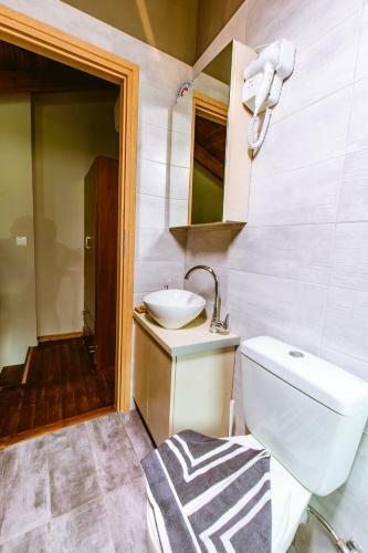 Villa Ellafos Traditional Living