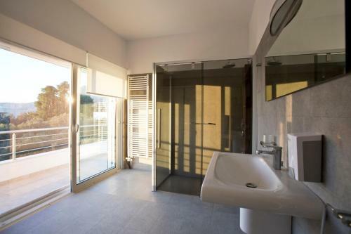 Luxury Villa Loutraki With Private Heated Pool