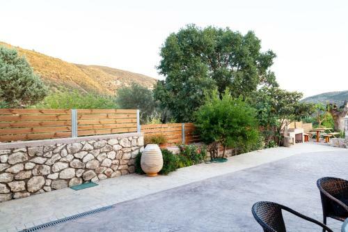 Tsoutsis Apartments