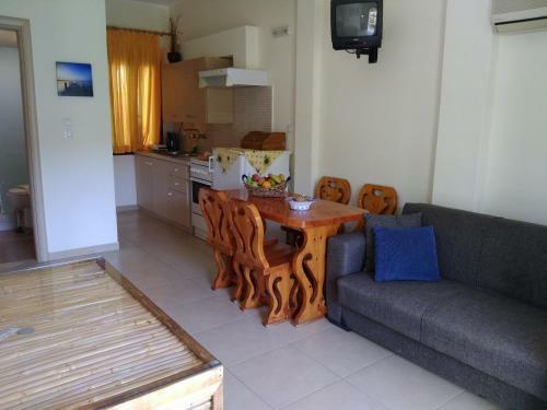 Villa Spaceful Apartment With Veranda N Garden