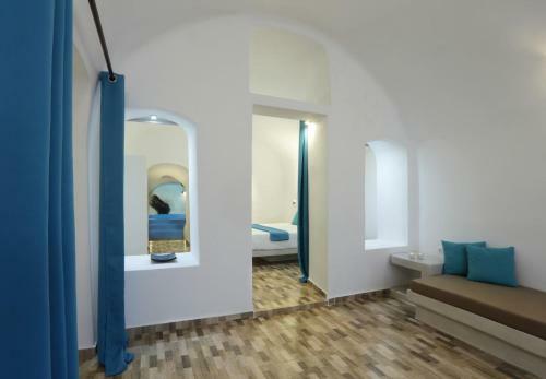 Church And Cave - Santorini Private Residences