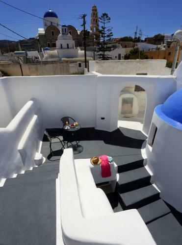 Church And Cave - Santorini Private Residences