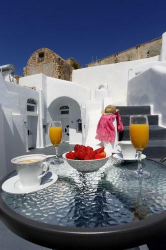 Church And Cave - Santorini Private Residences