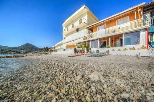 Elena Beach Apartment