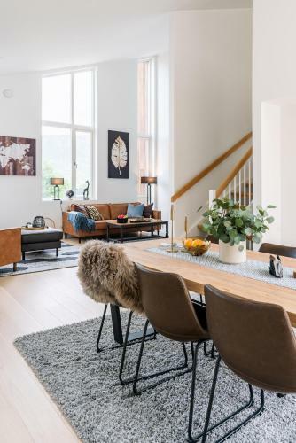 Modern Villas In Plush Town