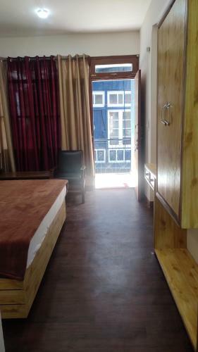 Bed & Breakfast Prasher Lodge, Mall Road Manali