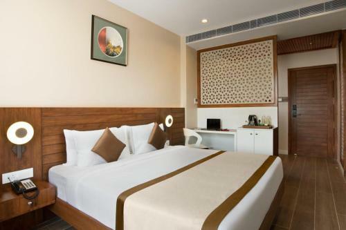 Hotel The Madras Grand