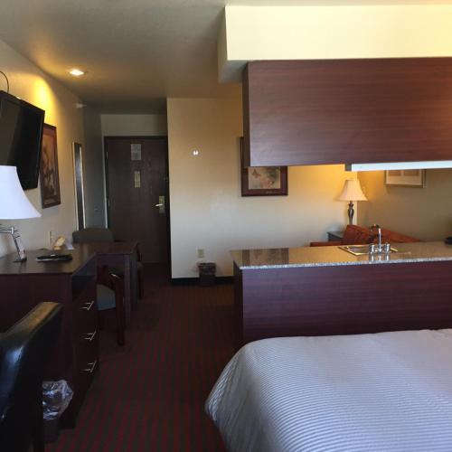Hotel Bridgepointe Inn & Suites Toledo-perrysburg