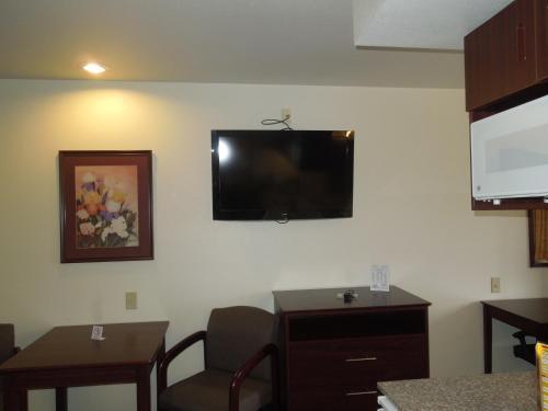 Hotel Bridgepointe Inn & Suites Toledo-perrysburg
