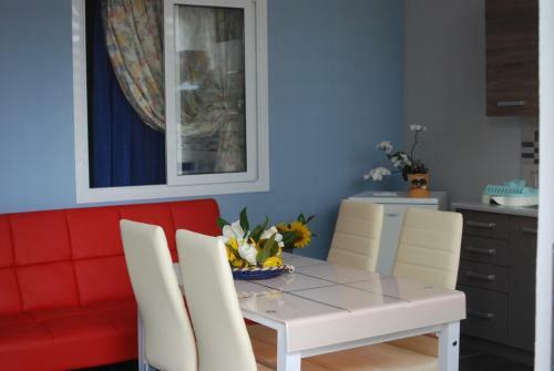 Soula's Sunshine Apartments