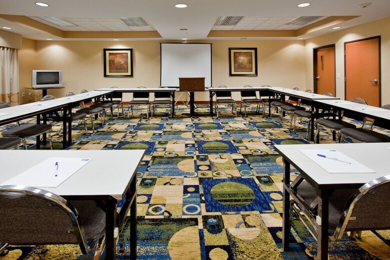 Holiday Inn Express Hotel & Suites Suffolk