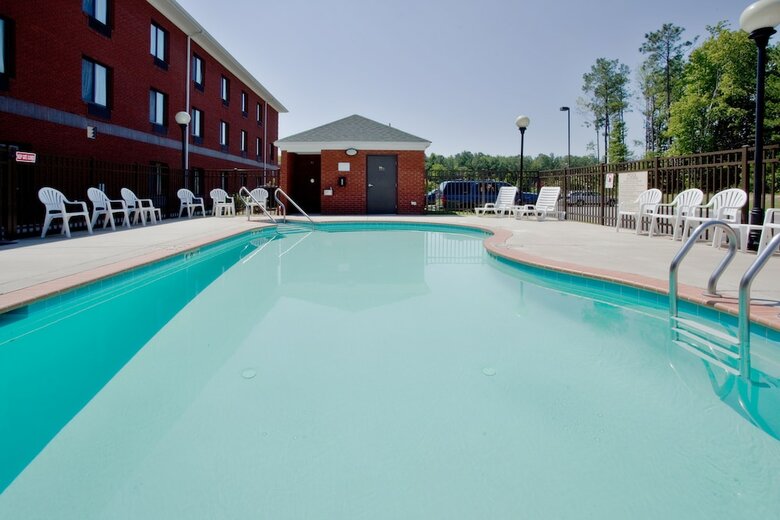 Holiday Inn Express Hotel & Suites Suffolk