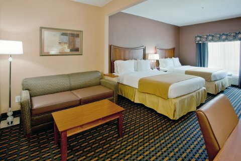 Holiday Inn Express Hotel & Suites Suffolk