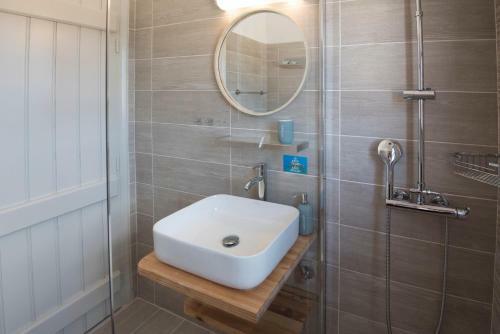 Kyma Seafront Brand New 2bd House In Naousa
