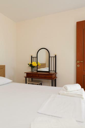 Glyfada Villas ||