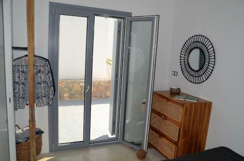 The Hedonist Square Cycladic House With Sea View